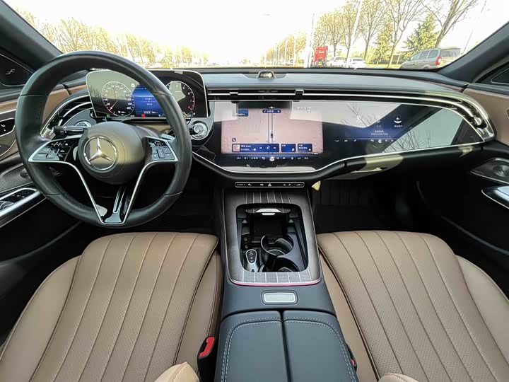 Фото 3 - Mercedes-Benz E-Class