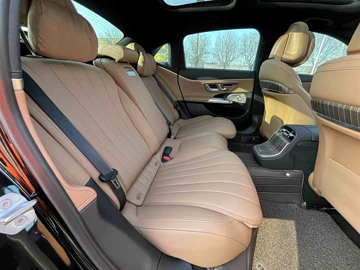 Фото 5 - Mercedes-Benz E-Class