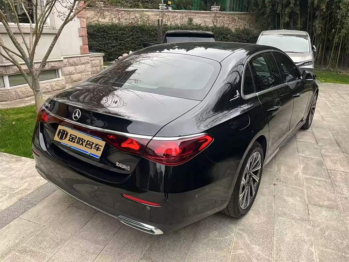 Фото 9 - Mercedes-Benz E-Class