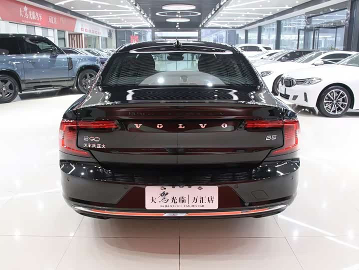 Фото 6 - Volvo S90