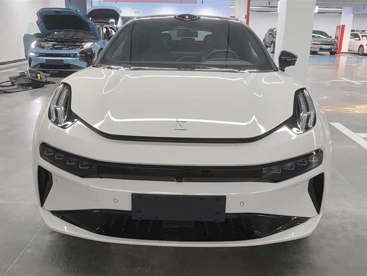 Фото 2 - Zeekr 001