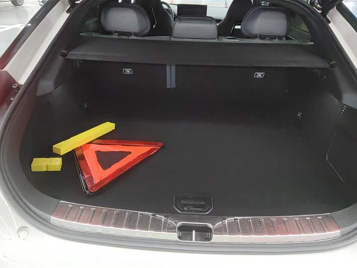 Фото 4 - Zeekr 001