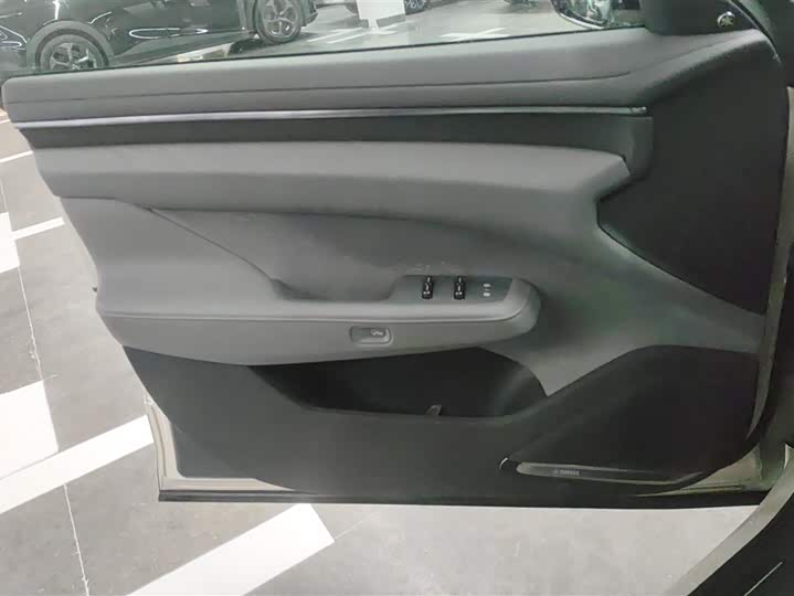 Фото 7 - Zeekr 001