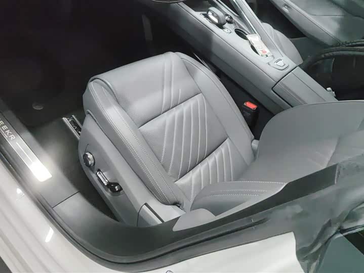 Фото 9 - Zeekr 001