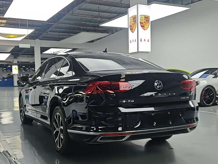 Фото 5 - Volkswagen Magotan