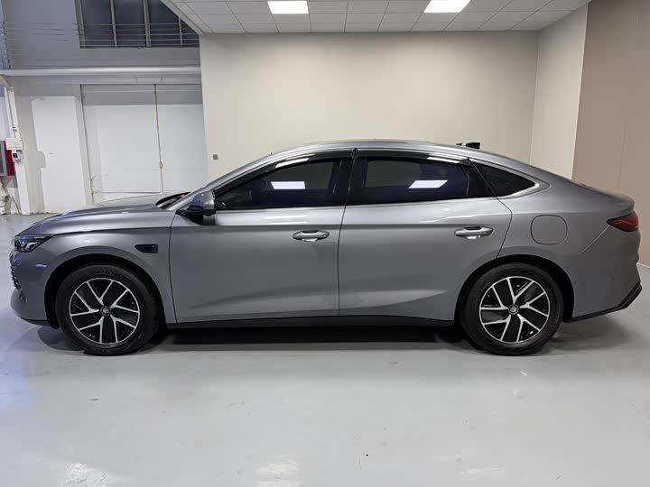 Фото 7 - BYD Qin L