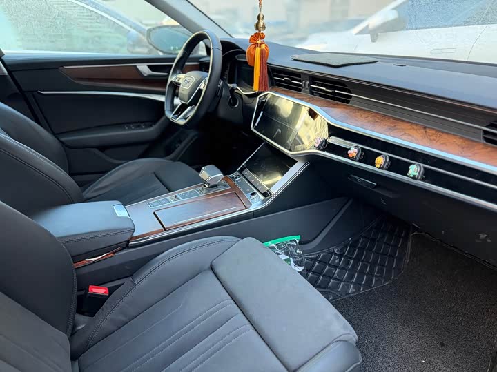 Фото 3 - Audi A6