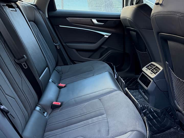 Фото 4 - Audi A6