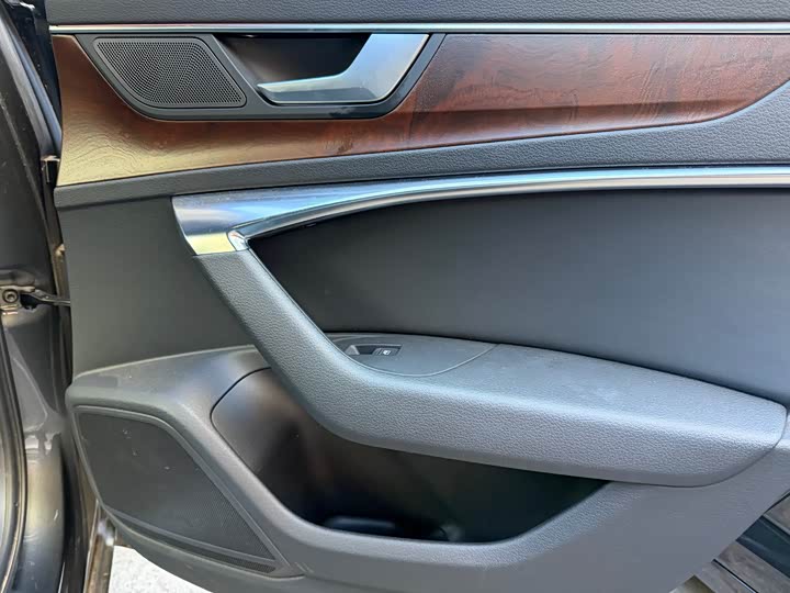 Фото 5 - Audi A6