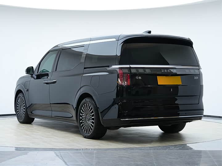 Фото 8 - Zeekr 009