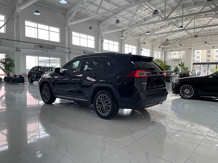 Фото 4 - Toyota Wildlander