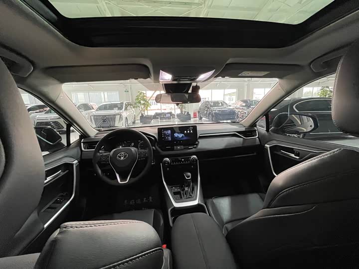 Фото 9 - Toyota Wildlander