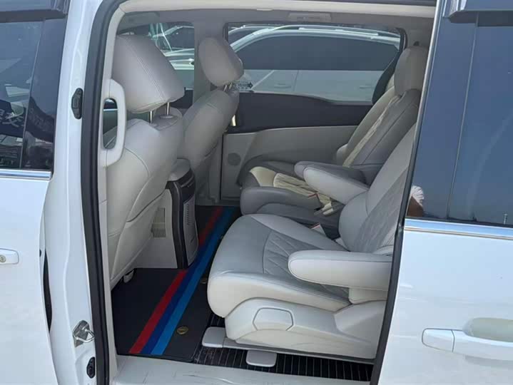 Фото 4 - Buick GL8 ES