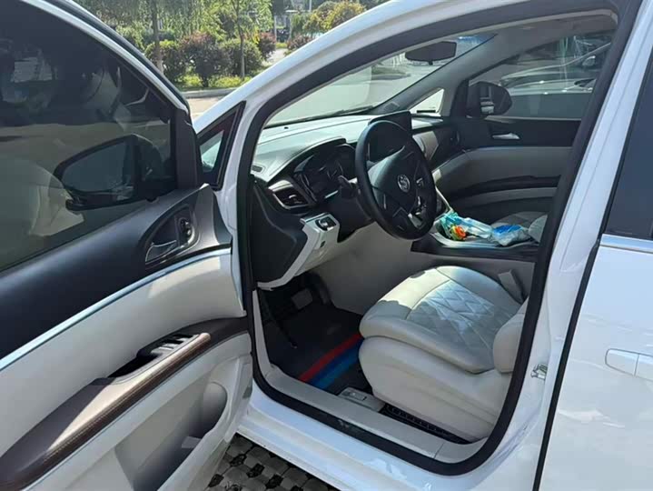 Фото 7 - Buick GL8 ES