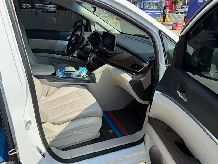 Фото 8 - Buick GL8 ES