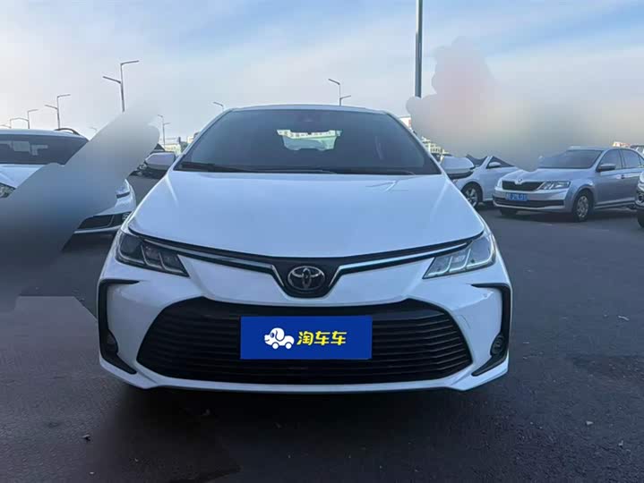 Фото 2 - Toyota Corolla
