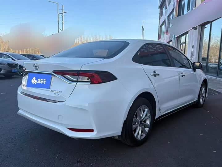 Фото 3 - Toyota Corolla