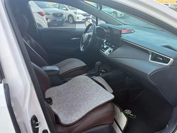 Фото 8 - Toyota Corolla