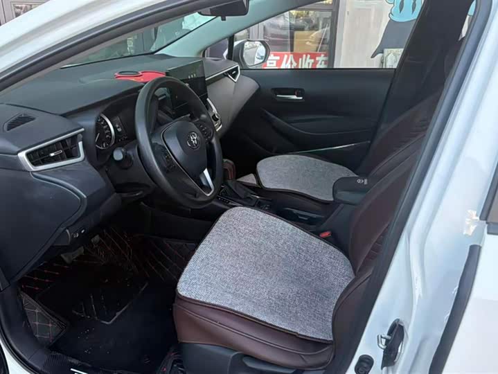 Фото 9 - Toyota Corolla