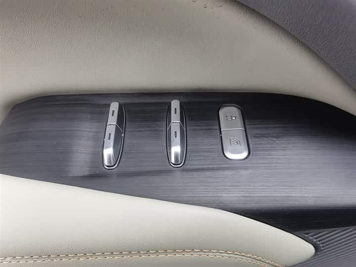 Фото 9 - Bestune 03