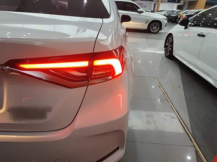 Фото 8 - Toyota Corolla