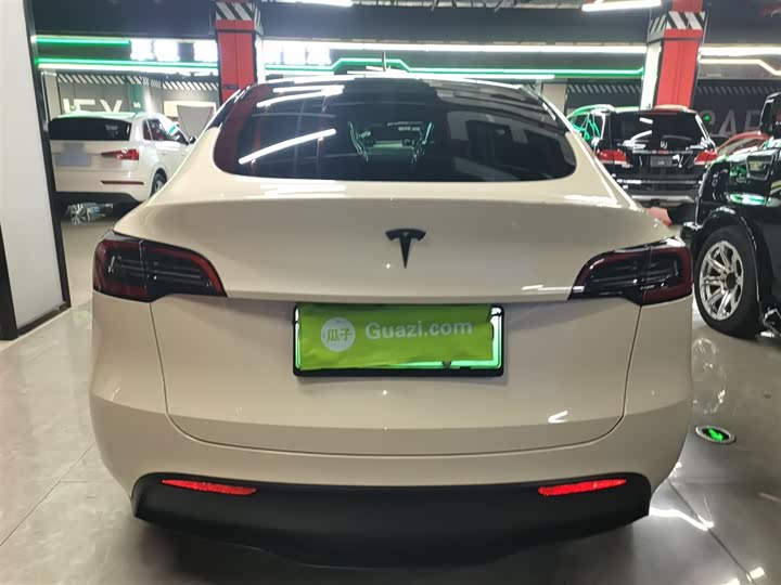 Фото 6 - Tesla Model Y