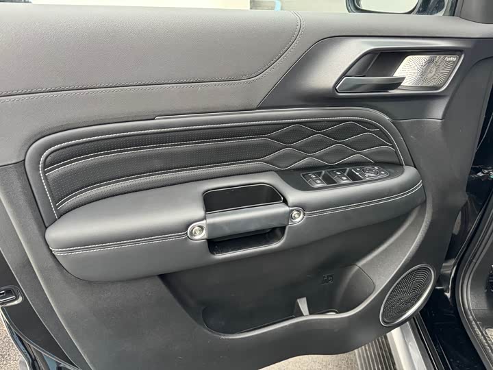 Фото 6 - Tank 300