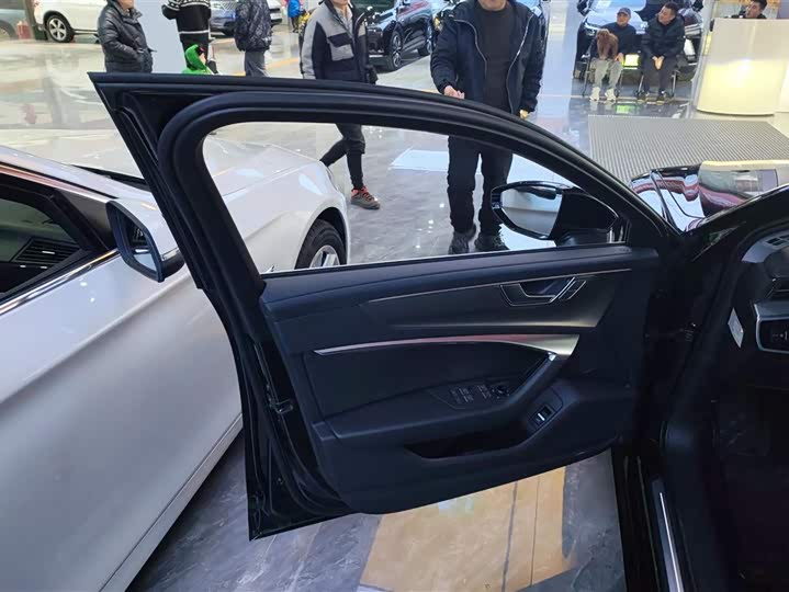 Фото 7 - Audi A6L