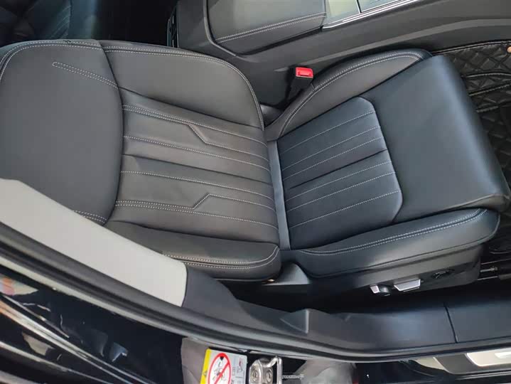 Фото 8 - Audi A6L