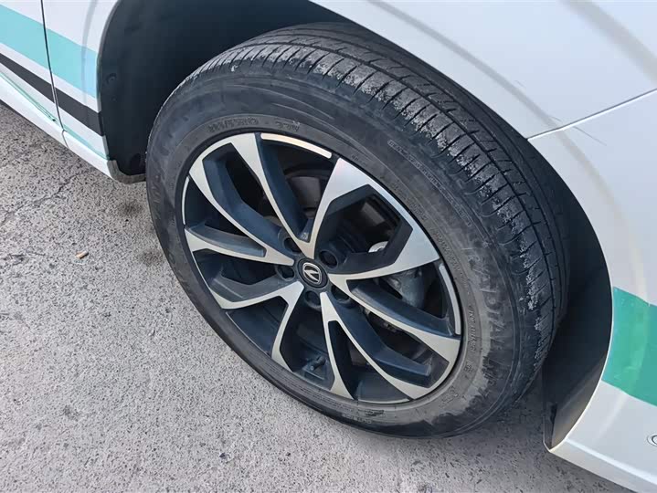 Фото 6 - Changan UNI-Z Hybrid