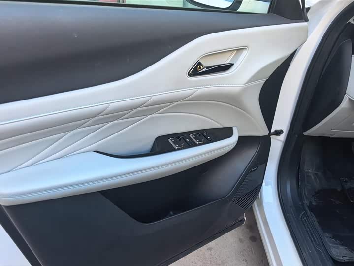 Фото 7 - Changan UNI-Z Hybrid