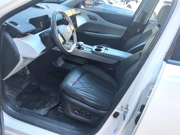 Фото 9 - Changan UNI-Z Hybrid