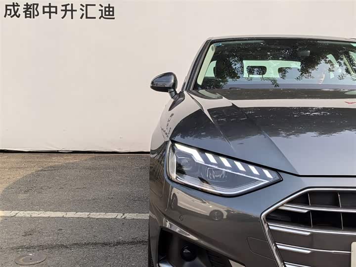 Фото 6 - Audi A4L