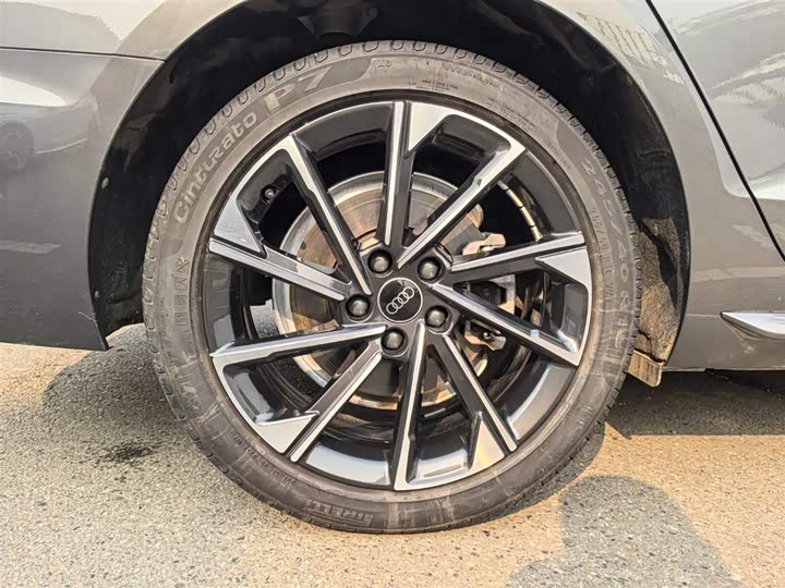 Фото 8 - Audi A4L