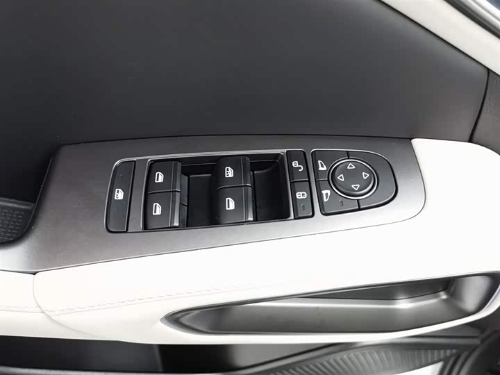 Фото 9 - BYD Yuan Up