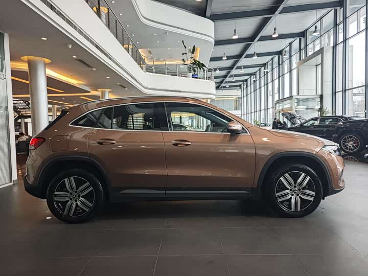 Фото 4 - Mercedes-Benz EQA