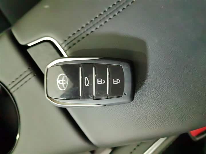 Фото 9 - Toyota Avalon