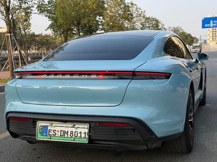 Фото 4 - Porsche Taycan