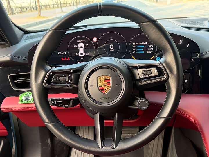 Фото 9 - Porsche Taycan