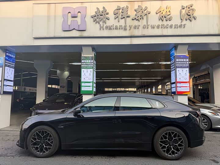 Фото 2 - Zeekr 001