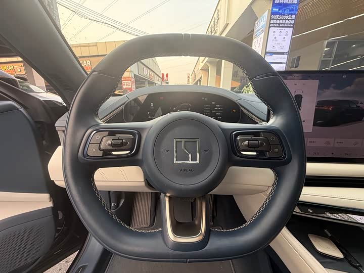 Фото 4 - Zeekr 001