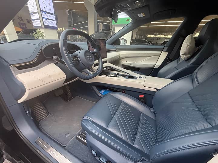 Фото 9 - Zeekr 001