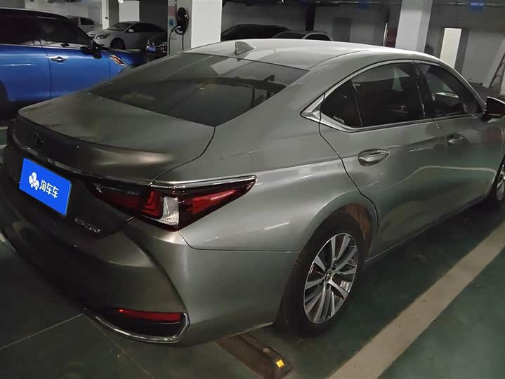 Фото 3 - Lexus ES