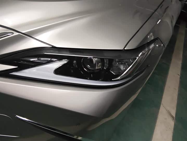 Фото 5 - Lexus ES