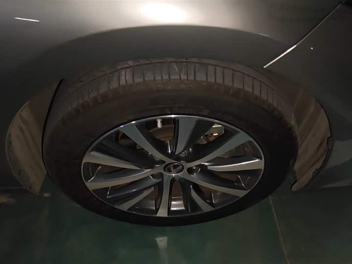 Фото 6 - Lexus ES