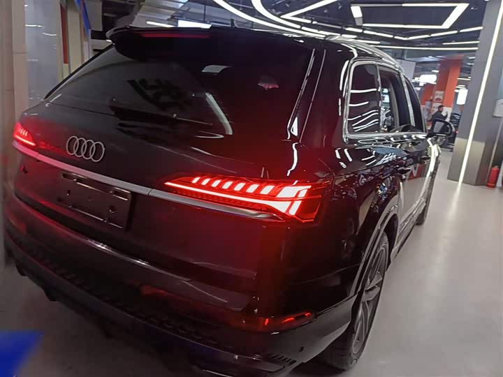 Фото 7 - Audi Q7
