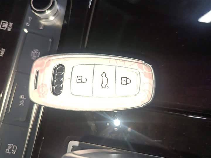 Фото 9 - Audi Q7