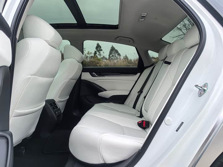 Фото 8 - Honda Accord