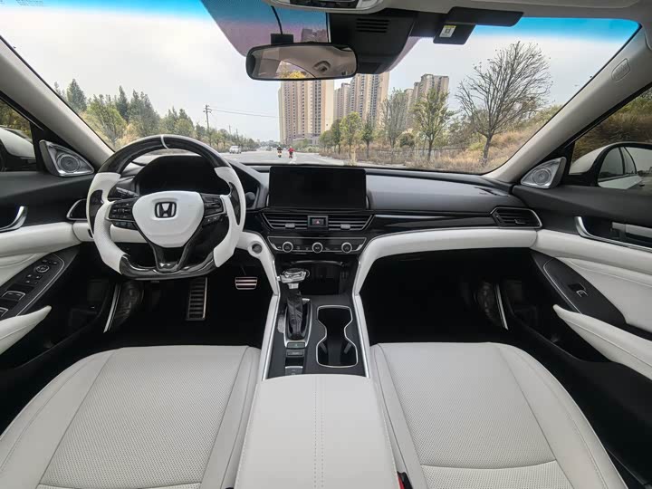 Фото 9 - Honda Accord