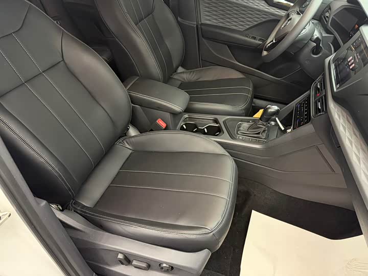 Фото 7 - Volkswagen Tharu